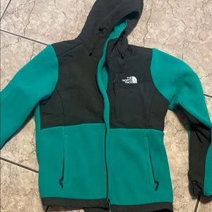 Women’s North Face Denali Hoodie Zip up Jacket.